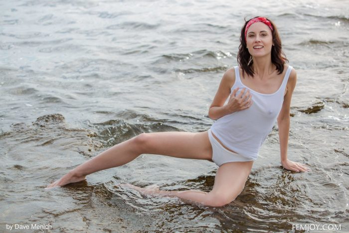 Sabrina G posing nude in the ocean-04