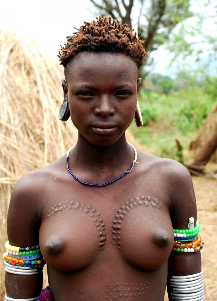 Sexy african girls show their naked bodies-08