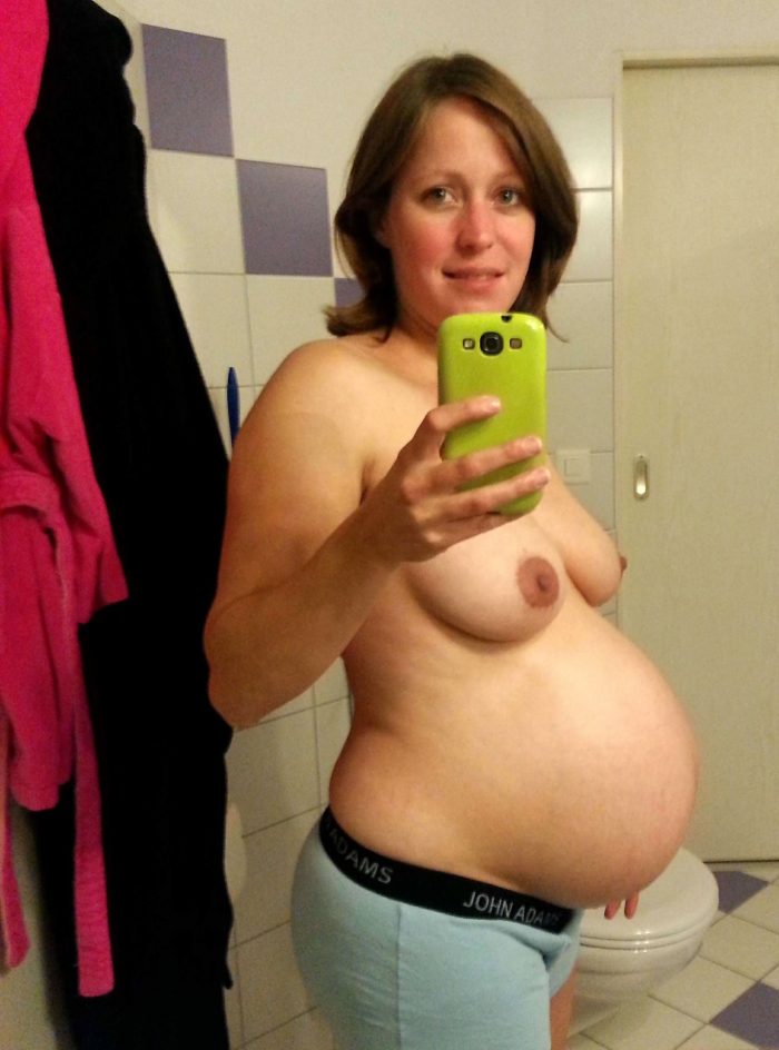 Pregnant women and girls show their naked bodies-16