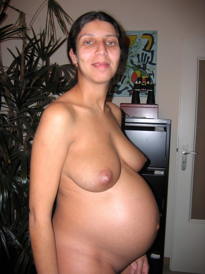 Pregnant women and girls show their naked bodies-19